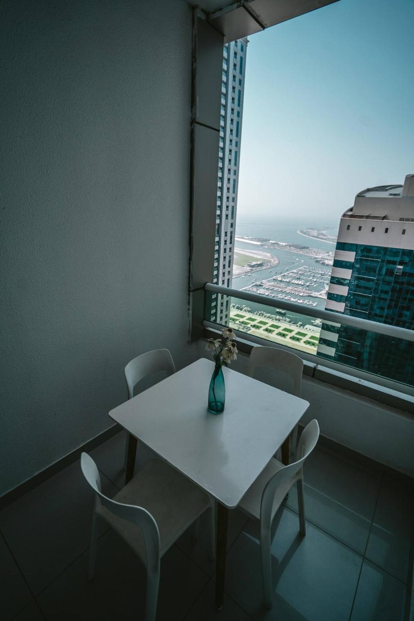 Wake Up To Sea Views In A Blue Lush Home On 51St Dubai Exterior photo