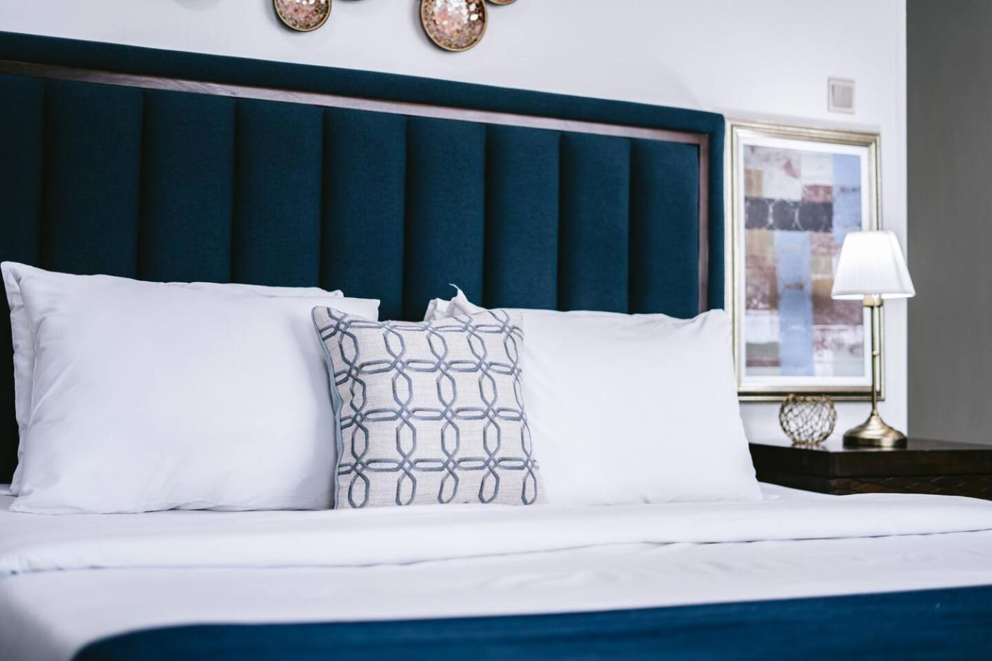 Wake Up To Sea Views In A Blue Lush Home On 51St Dubai Exterior photo