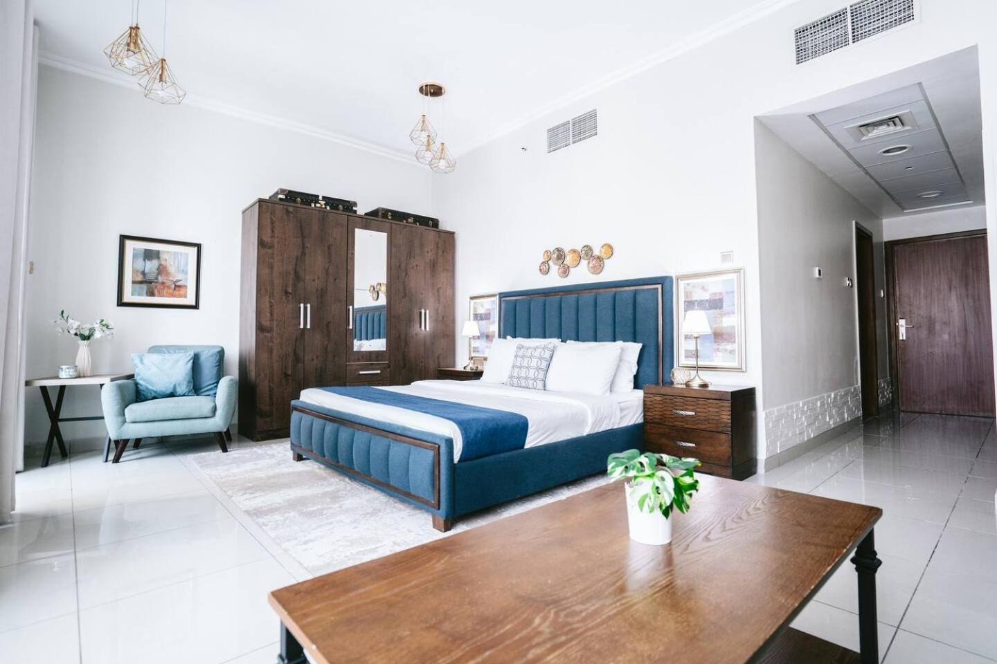 Wake Up To Sea Views In A Blue Lush Home On 51St Dubai Exterior photo