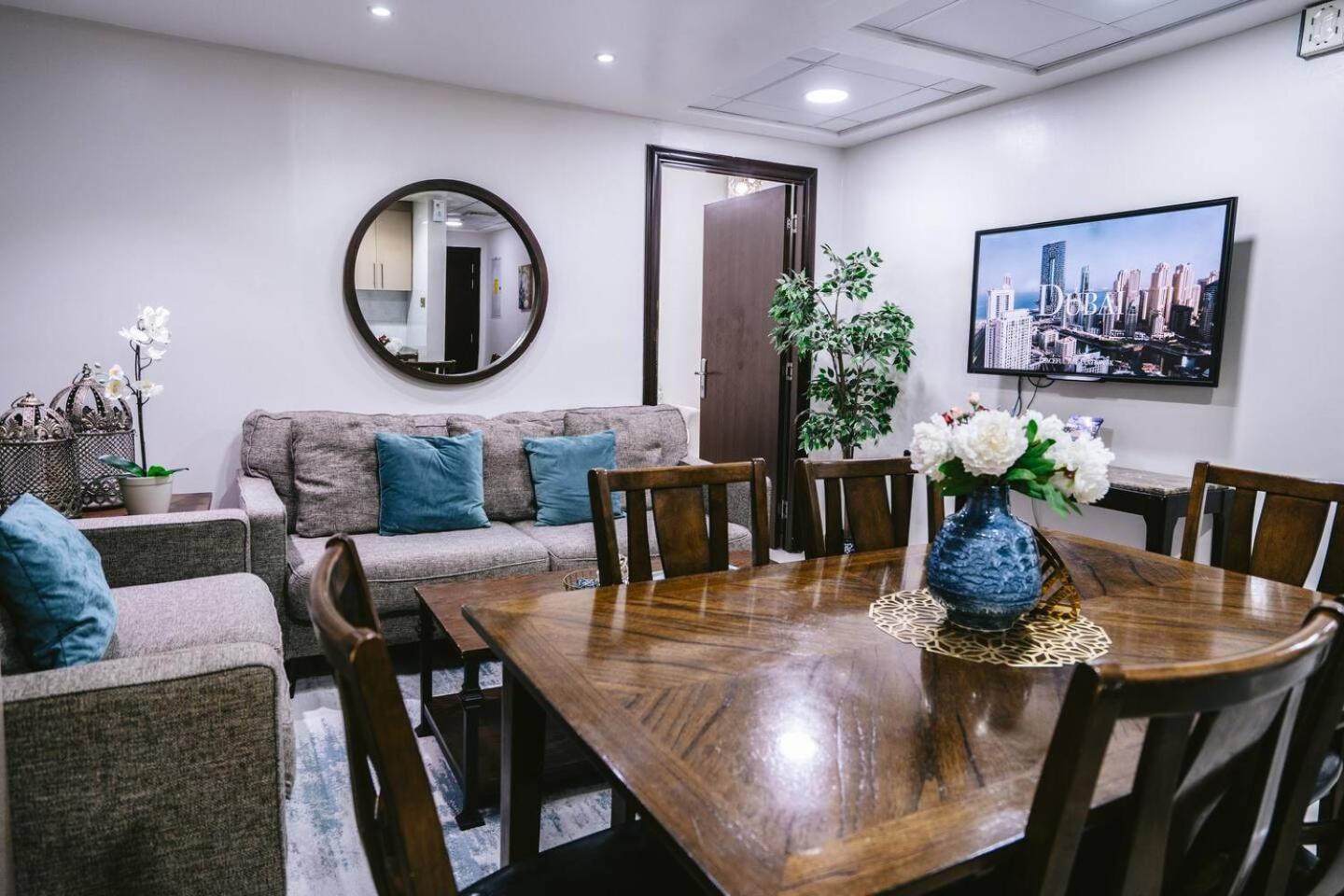 Wake Up To Sea Views In A Blue Lush Home On 51St Dubai Exterior photo