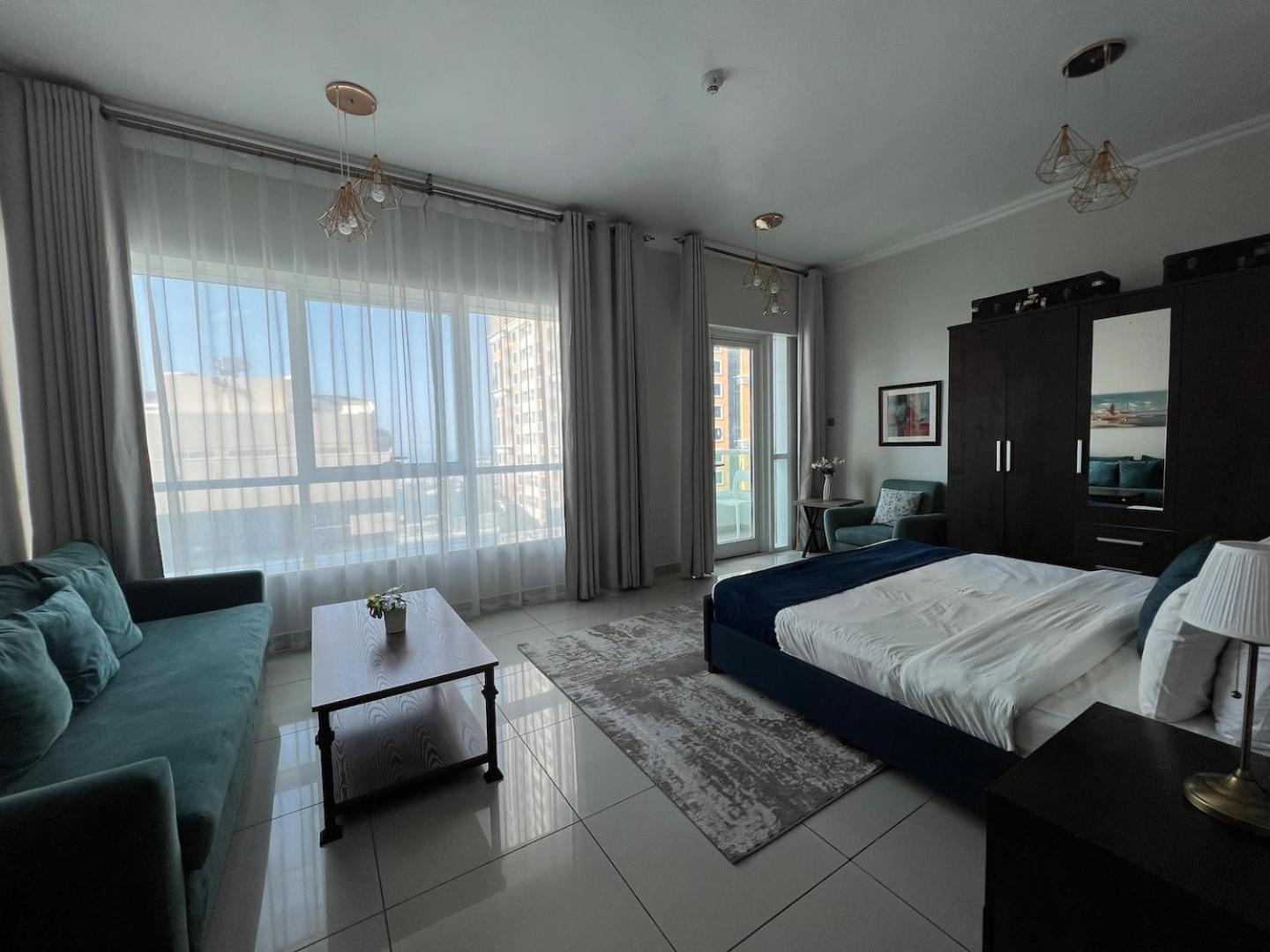 Wake Up To Sea Views In A Blue Lush Home On 51St Dubai Exterior photo