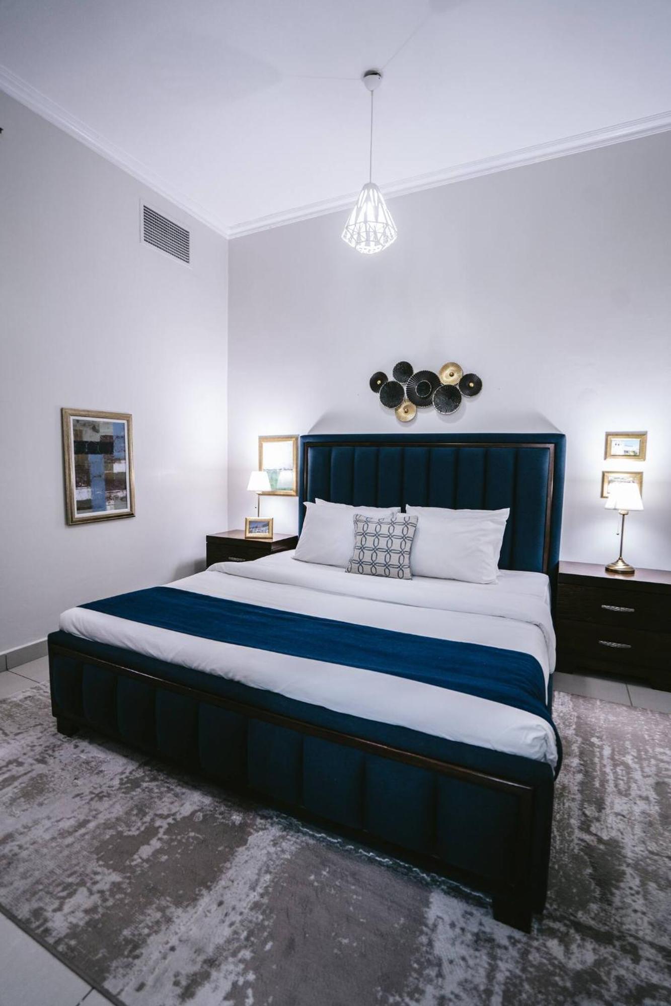 Wake Up To Sea Views In A Blue Lush Home On 51St Dubai Exterior photo