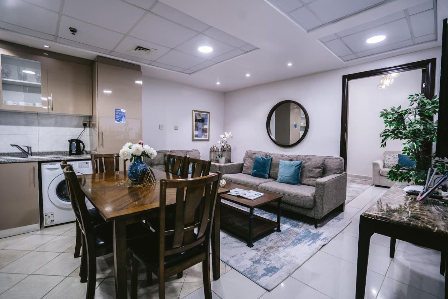 Wake Up To Sea Views In A Blue Lush Home On 51St Dubai Exterior photo