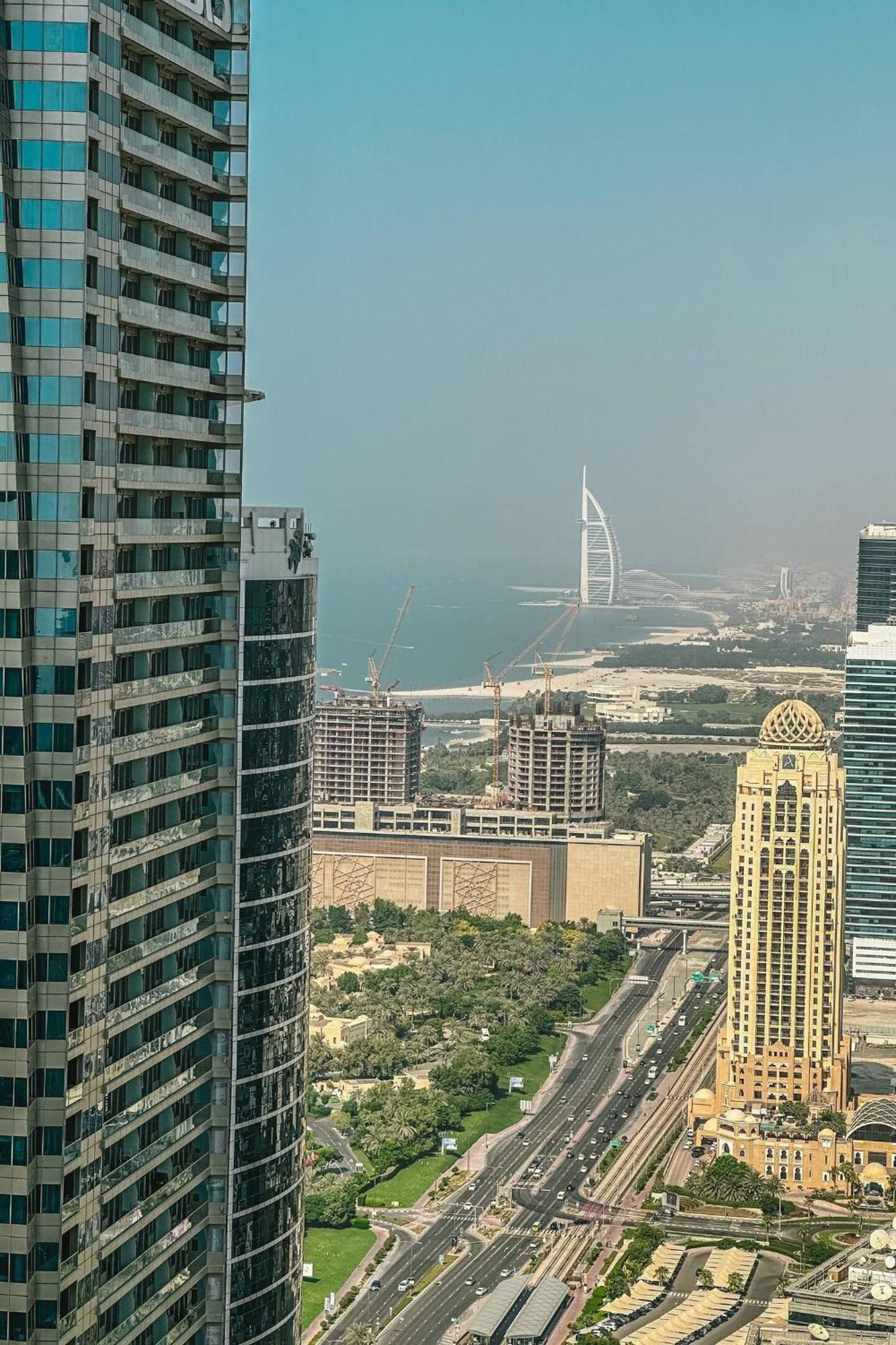 Wake Up To Sea Views In A Blue Lush Home On 51St Dubai Exterior photo