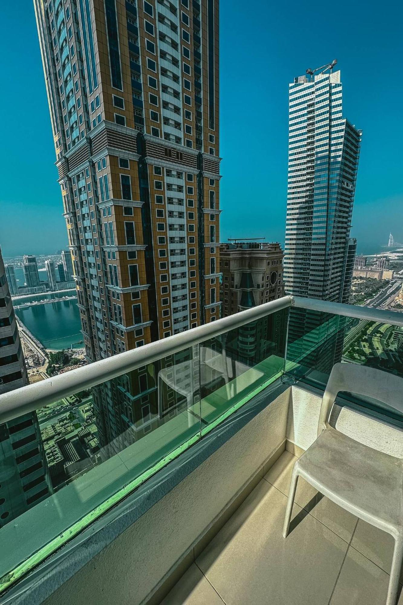 Wake Up To Sea Views In A Blue Lush Home On 51St Dubai Exterior photo